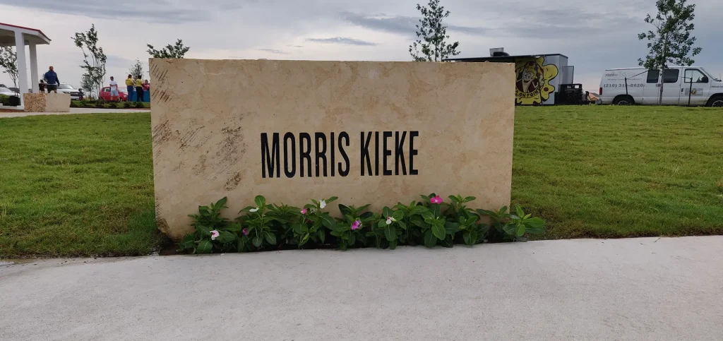 Moriss Kieke concrete bench.