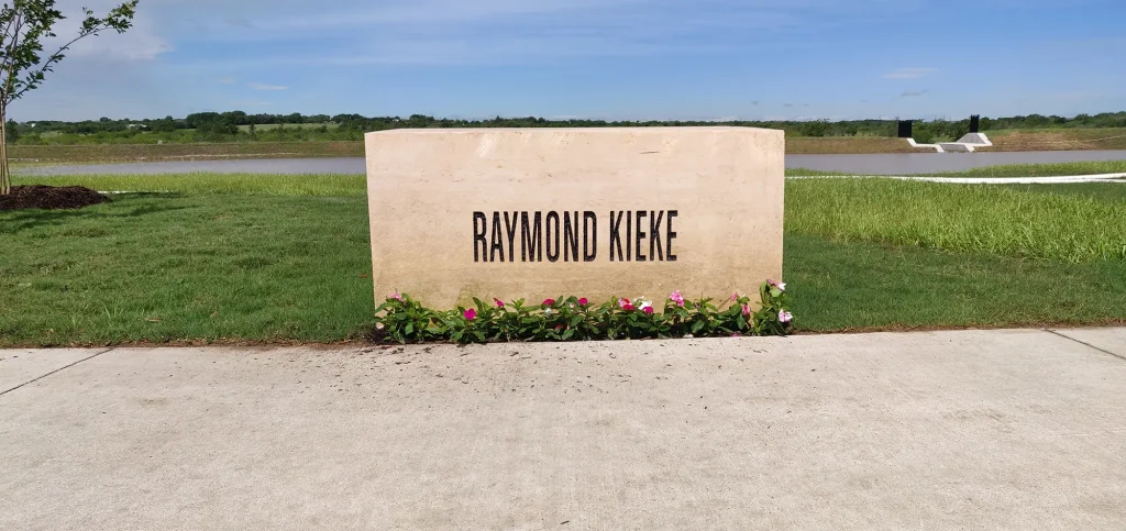 Raymond Kieke concrete bench.